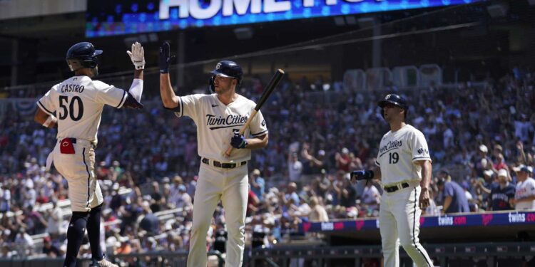 Castro hits 2 of Minnesota’s 4 house runs in 9-7 win over Toronto