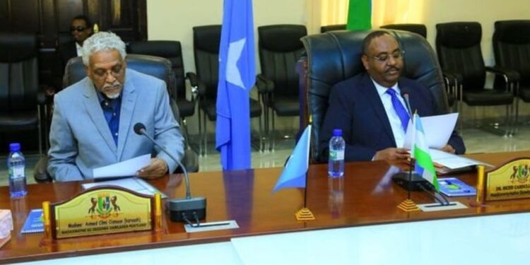 Siciid Deni iyo Axmed Karaash oo isku khilaafsan qorshaha mudda kororsiga dowladda – Puntland Put up
