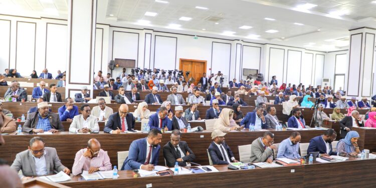 Daawo: Golaha Shacabka oo la horgeeyay mooshin ku aadan xarigga Sheegow