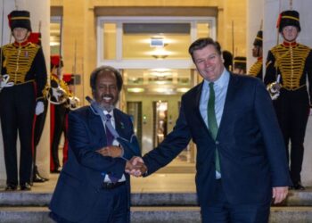 Madaxweynaha Soomaaliya oo la kulmay wasiirka difaaca ee Boqortooyada UK
