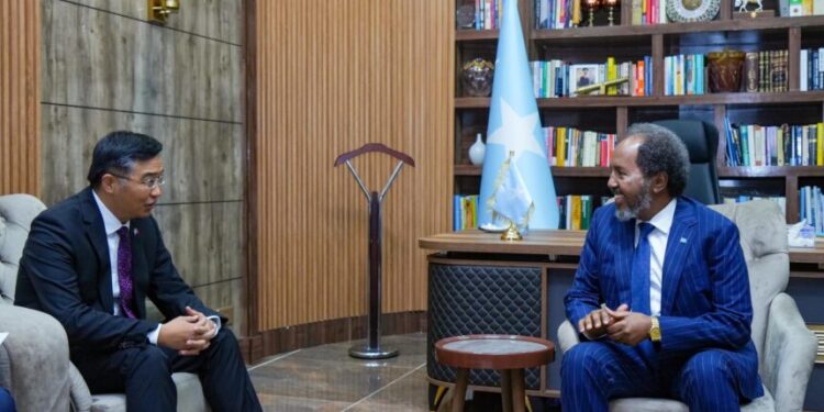 Maxay ka wada-hadleen madaxweyne Xasan Sheekh iyo safiirka Shiinaha?