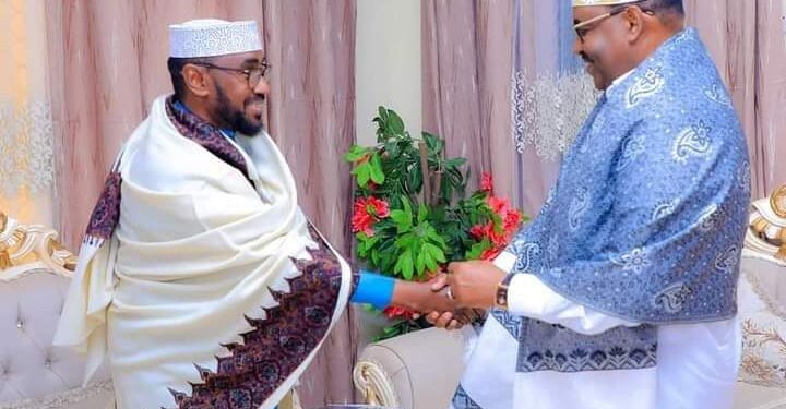 Madaxweyne Siciid Deni oo magaalada Qardho kula kulmaya boqor Burhaan boqor Muuse – Puntland Submit