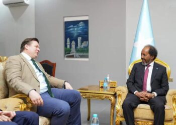 Madaxweynaha Soomaaliya oo qaabilay Wasiiru-dowlaha Gaashaandhiga dalka Ingiriiska – Puntland Submit