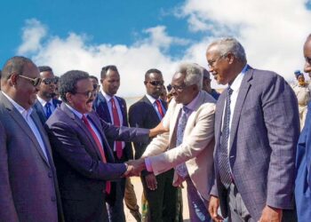Somalia’s ex-president Farmajo receives heat reception at Garowe airport