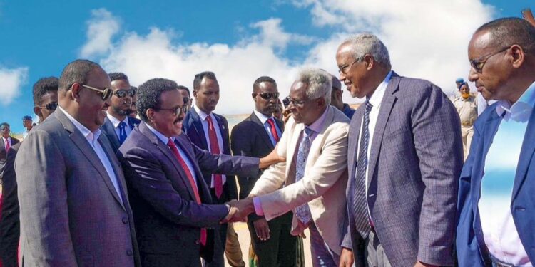 Somalia’s ex-president Farmajo receives heat reception at Garowe airport