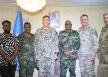 Somalia’s military chief meets US navy officers amid scandal over theft of rations