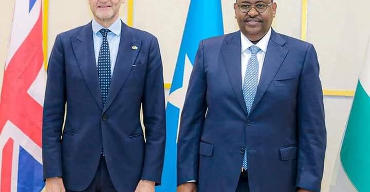 Safiirka Dawladda Ingiriiska ee Soomaaliya oo Garoowe kula kulmay Madaxweynaha Puntland – Puntland Put up