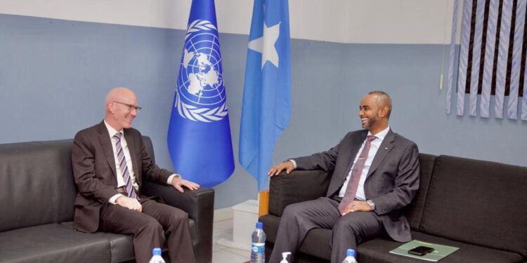 Wasiirka gaashaandhigga XFS oo la kulmay ergeyga QM ee Soomaaliya + Sawirro