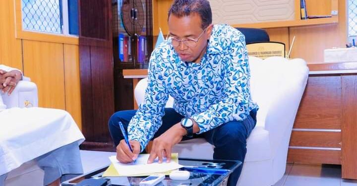 Puntland oo shirkadaha isgaarsiinta ka joojisay in ay taawaro cusub ka dhistaan magaalooyinka iyo bannaankooda – Puntland Put up
