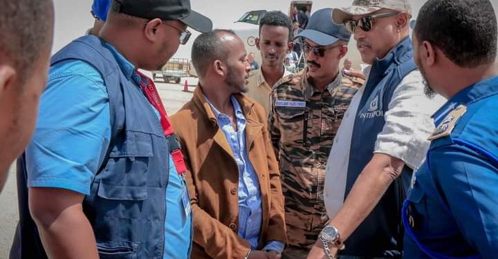 Booliska Adduunka ee Interpol oo Booliska Puntland ku wareejiyay eedaysane dil lavatory haysto oo baxsad ahaa – Puntland Put up