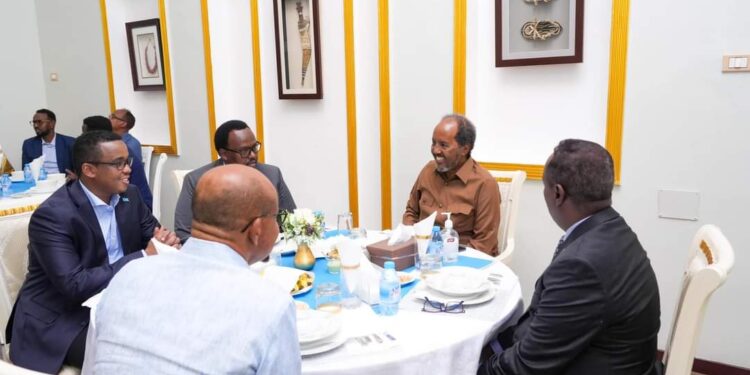 Madaxweyne Xasan oo kulan la yeeshay xubnaha Somaliland ku metala DF