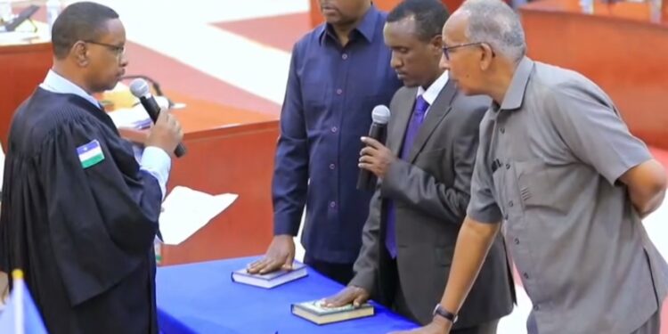Baarlamaanka Puntland oo maanta Xasaannada siiyay saddex xubnood oo ka tirsan guddiga doorashooyinka PEC – Puntland Submit
