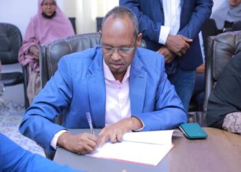 Agaasimayaasha waaxyaha maamulka iyo maaliyadda wasaaradaha Puntland oo dib u habayn iyo isbeddel lagu samaynayo – Puntland Submit