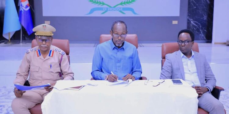 Sawirro: Muxuu ahaa ujeedka shirka uu guddoomiyay duqa magaalada Muqdisho?