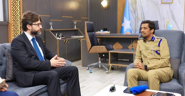 Taliyaha Booliska Soomaaliya oo shir la yeeshay Safiirka dowladda Turkiga ee Soomaaliya – Puntland Publish