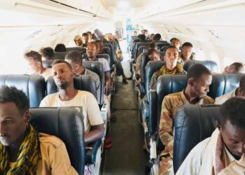 Jubaland repatriates dozens of SNA troopers captured in Raskamboni battle to Mogadishu 