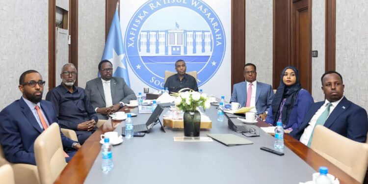 Ra’iisul wasaare Xamza oo bathroom gudbiyay warbixin xasaasi ah + Sawirro