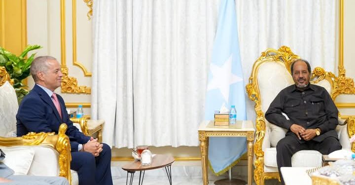 Madaxweyne Xasan Sheekh oo qaabiley Safiirka Talyaaniga u qaabilsan Soomaaliya – Puntland Put up