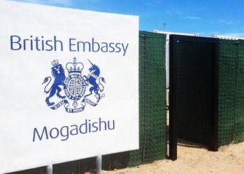 Dowladda Ingiriiska oo cambaareysay dagaalka Raaskambooni