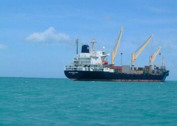 Rag hubaysan oo markab ku qafaashay xeebaha Puntland oo dalbaday lacag dhan $ 5 milyan – Puntland Submit