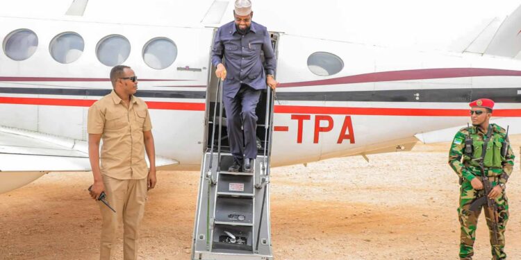 Jubaland chief travels to Kenya, defying air embargo imposed by Somalia’s authorities 