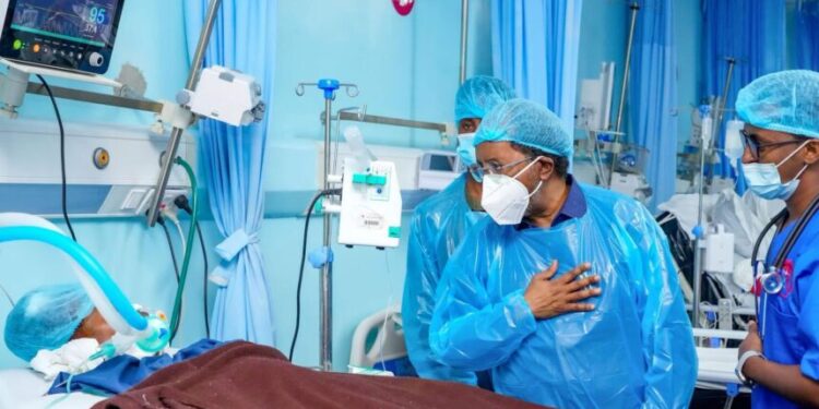 President Hassan Sheikh visits injured troopers in Navy Hospital – Somali Nationwide Information Company